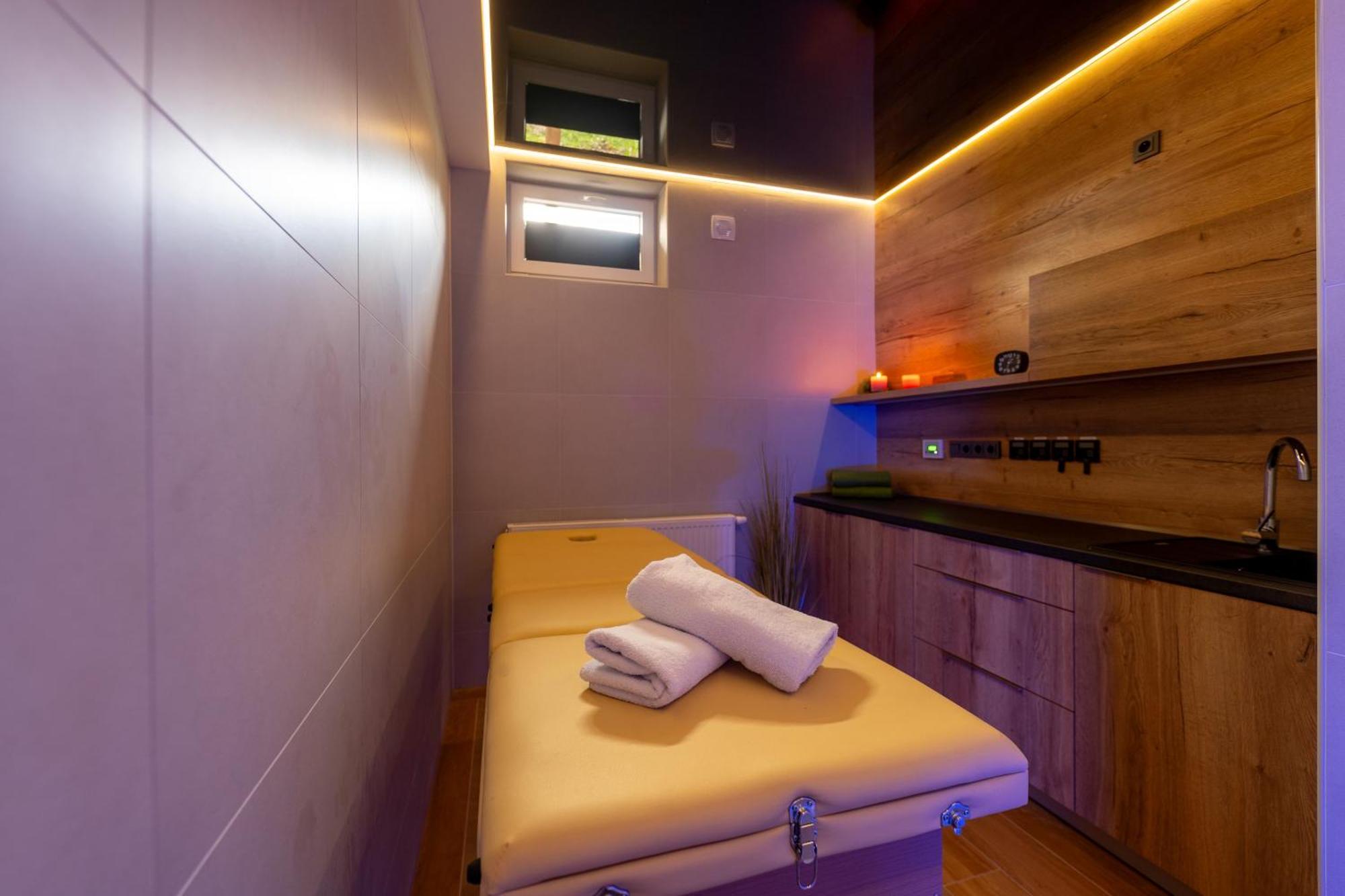 Wellness Pension Koliba Komorni Lhotka Exterior photo